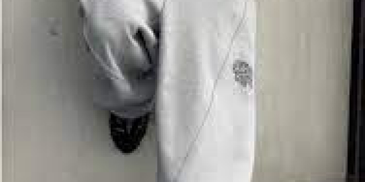 Kroen Clothing: Symbol of Streetwear Evolution