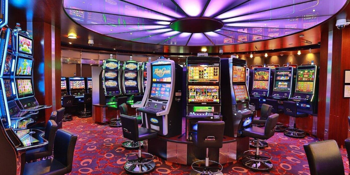 Navigating the Casino Floor: A Guide to Proper Etiquette